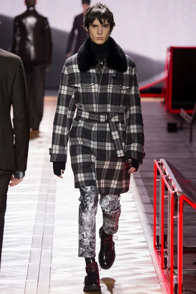 Look 39